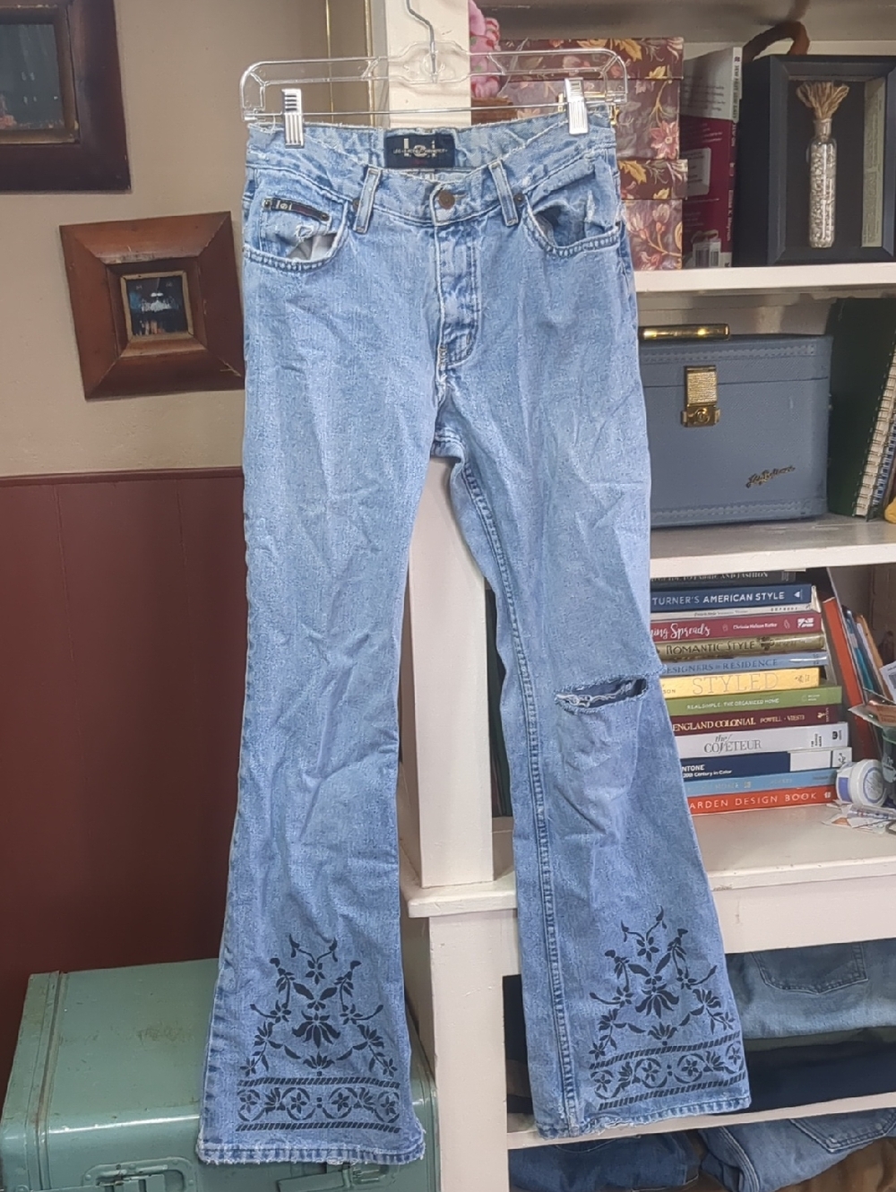 Vintage Y2K L.E.I. Light Wash Stenciled Flare Jeans Size 7